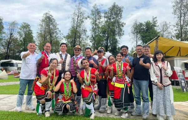 騎乘機車頭戴安全帽為重要守則 選購具有認證標章並留意使用年限