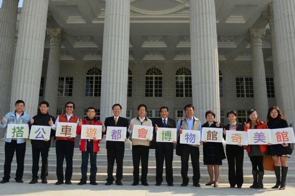 周邊公共運輸系統就緒 賴清德市長邀請大家搭公車遊奇美館