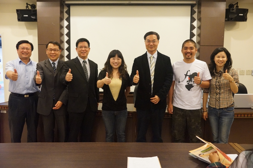 江玲君在屏東南州鄉主持「從城市回到部落」座談會