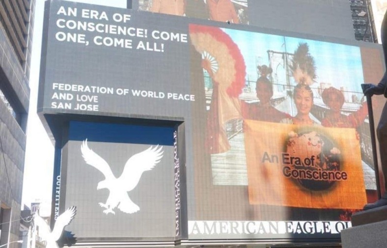 良心「讚」上紐約時代廣場 熱情民眾爭相合影