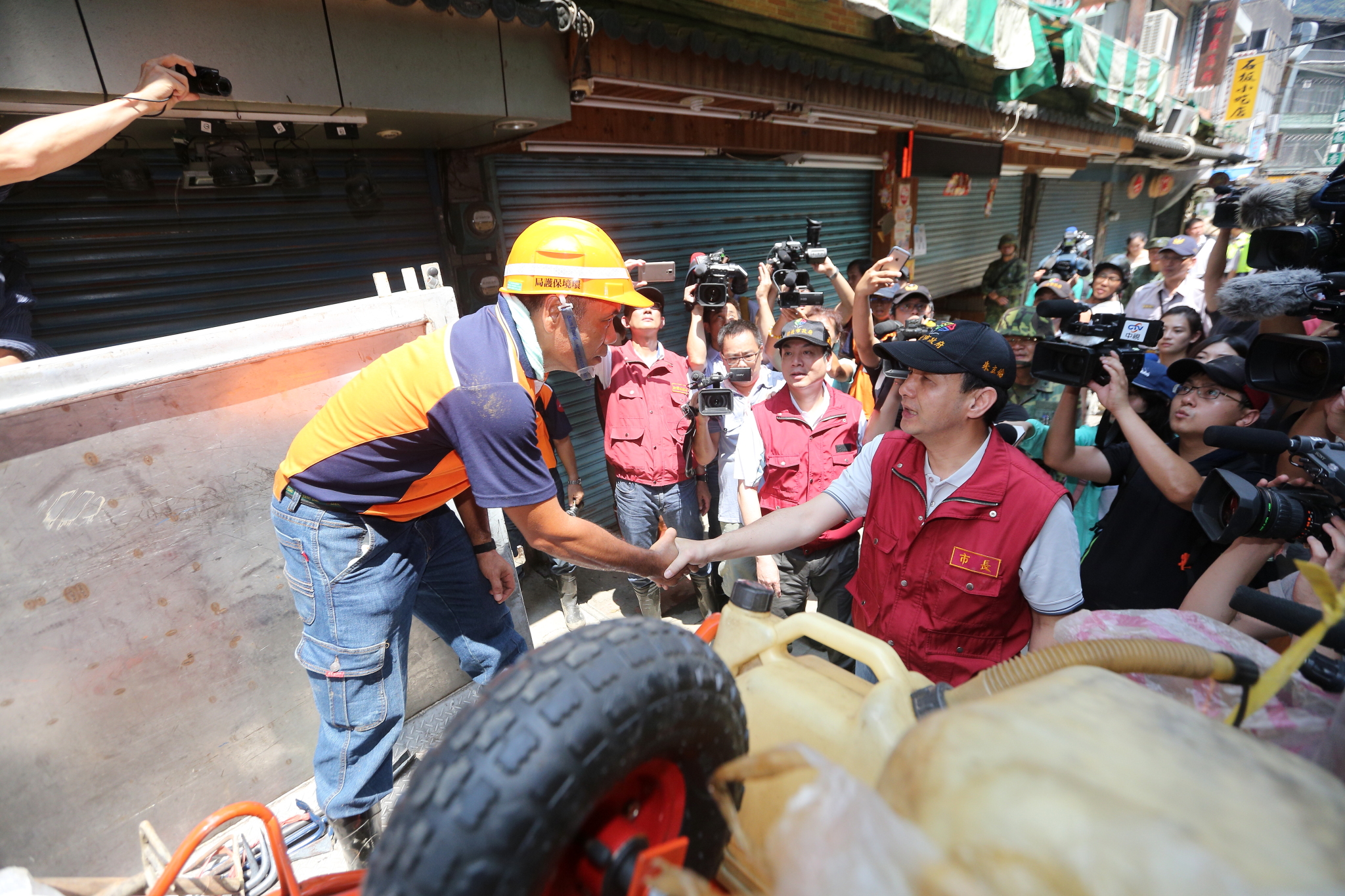 朱立倫市長視察烏來道路搶通 預計7日內通到信賢、福山 