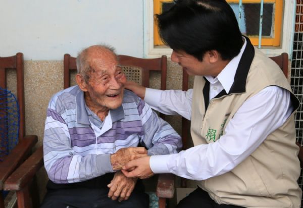 慶祝重陽節　賴清德市長親訪百歲人瑞