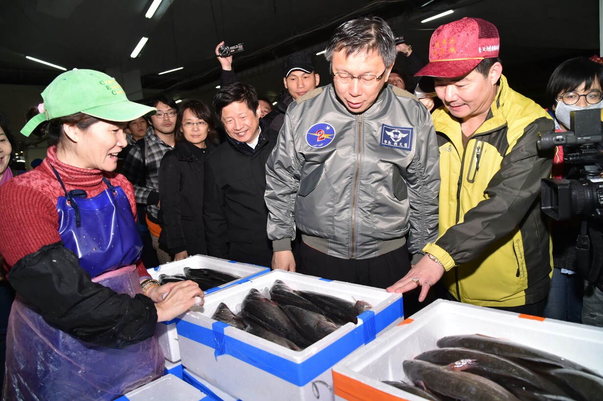 柯文哲視察春節前北市魚類批發及果菜供貨情形