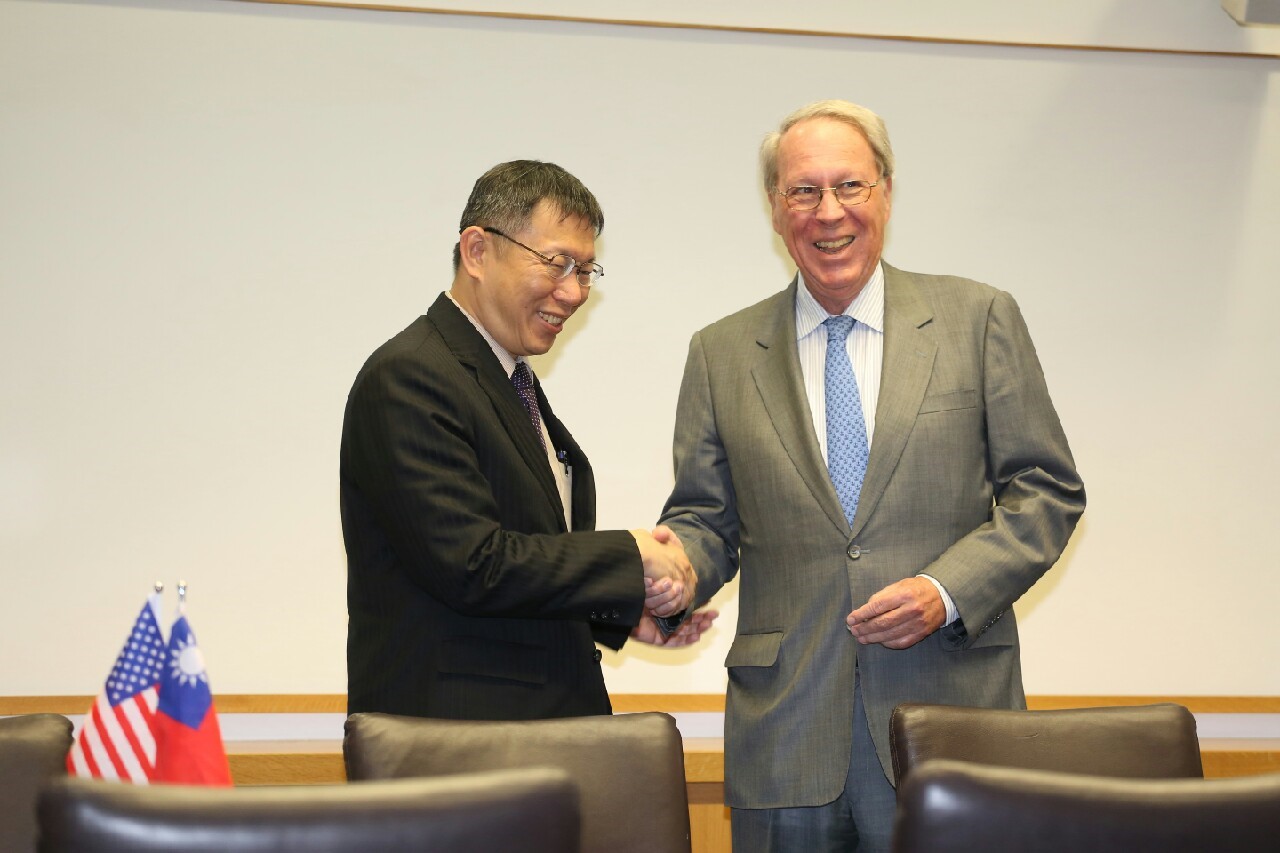 首次與美國在臺協會主席薄瑞光見面 薄瑞光讚柯文哲是個好人、好醫師、市長