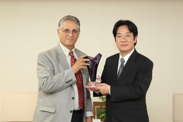 美國蘭藝協會拜會賴清德市長 期盼臺美蘭花產業蓬勃發展