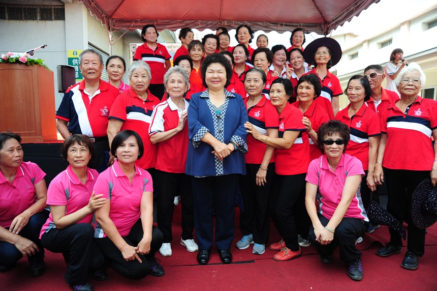 彌陀善逸日照中心揭牌啟用 陳菊:提供在地長輩照護服務