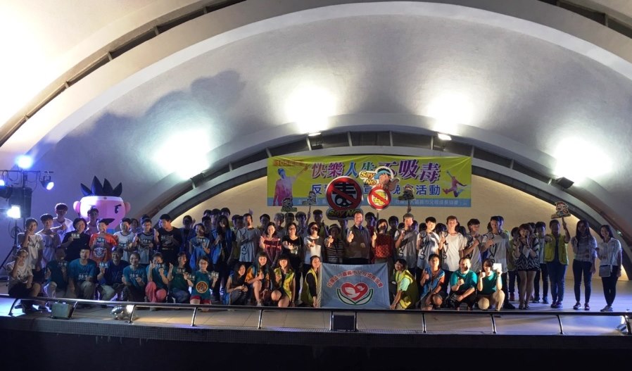 嘉市辦夏日反毒宣導 社團理事長王慧卿帶領參與者一同拒絕毒品