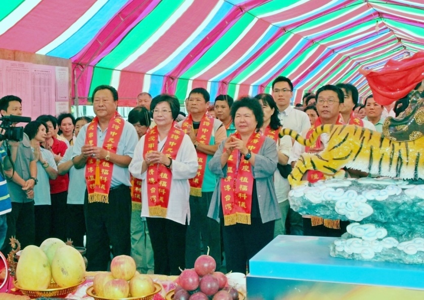 高雄港口慈濟宮中元普渡 市長陳菊感謝長期興辦公益慈善活動