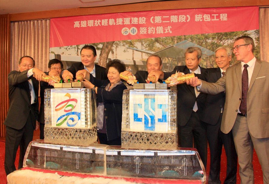 高雄環狀輕軌建設第二階段簽約 市長陳菊：高雄公共運輸大事