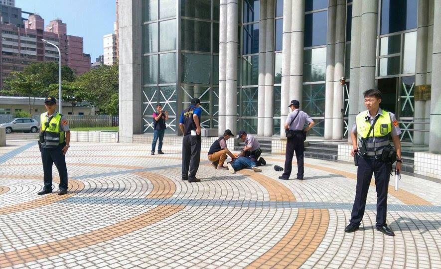 展現打擊犯罪決心 左營分局舉行「攔截圍捕演練」過程逼真