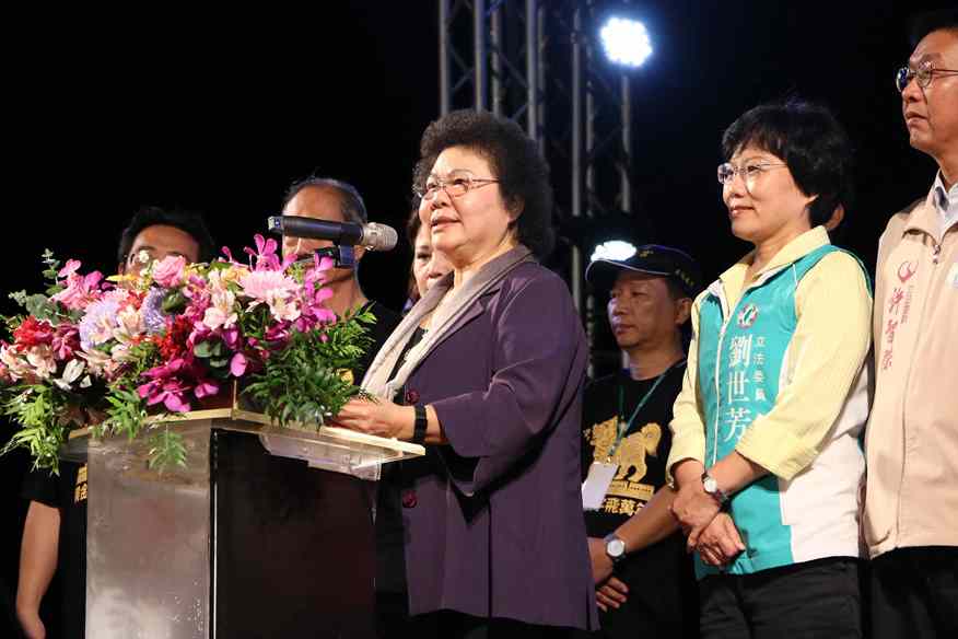 左營萬年季熱鬧開幕 高雄市長陳菊為火獅點睛開光