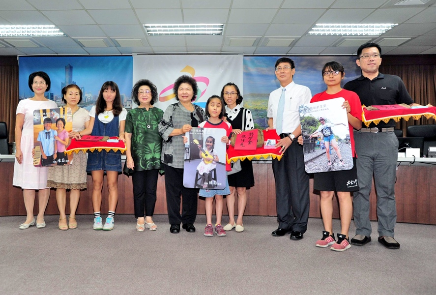 高雄市長陳菊接見 榮獲教育部總統教育獎學子