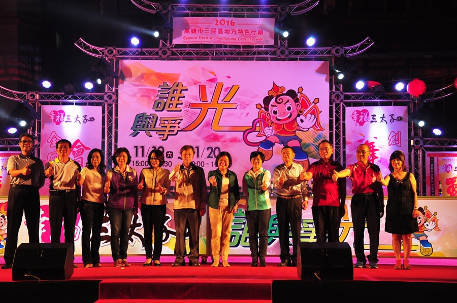 全國三太子高雄大會師 副市長許銘春、三鳳宮董事長李昆霖、議長康裕成點亮序幕