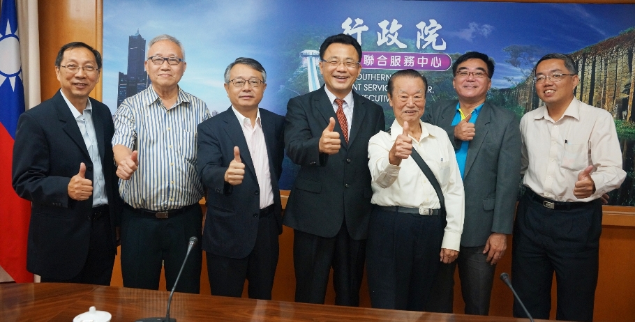 新加坡客屬訪問團拜會政院南部中心 執行長黃義佑客語親切互動