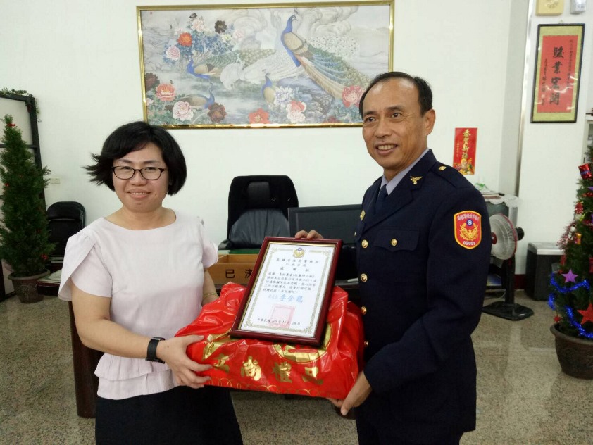 仁武警分局長李金龍表揚鳥松農會機警阻詐行員
