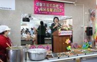 高雄市長陳菊慰訪獨居長輩並致贈年菜  祝福長輩健康呷百二