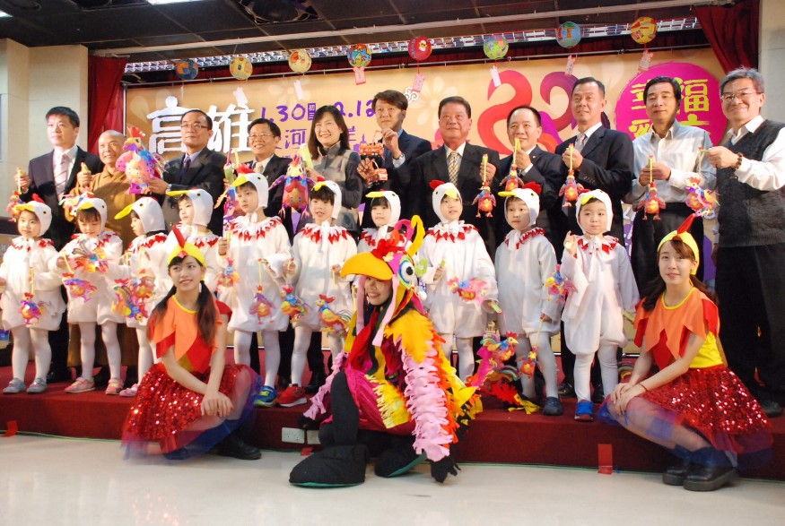 2017年高雄燈會「旺來雞」登場 雞雞叫歡樂春節 高雄尚熱鬧