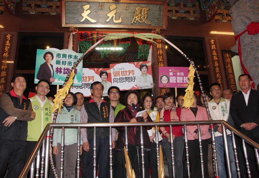 高雄市長陳菊參拜天公廟 祈求臺灣風調雨順