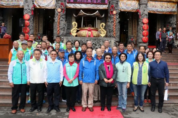 高雄市長陳菊赴茄萣萬福宮、一甲觀音亭、前鎮朝陽寺、鳳山飛鳳寺、小港鳳儀宮參拜