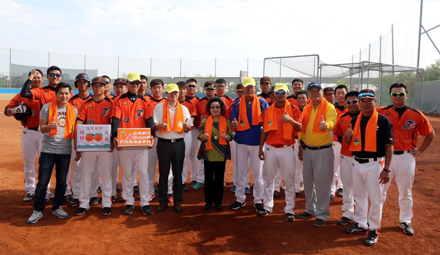 高雄市教育局長范巽綠慰問韓國樂天巨人隊、中國江蘇鉅馬隊 展現體育外交軟實力