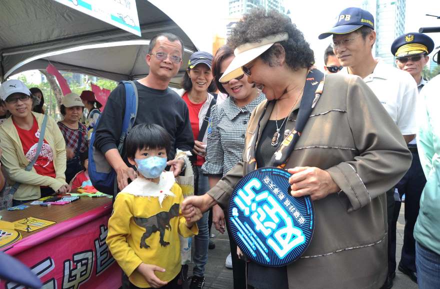 南臺灣廢核反空污遊行 高雄市長陳菊盼跨域合作降低空污威脅