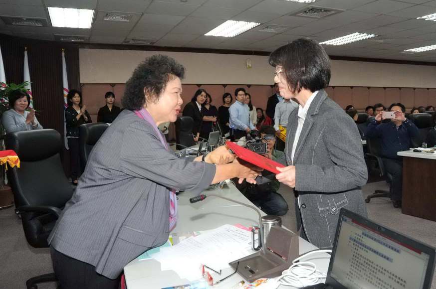 高雄市政府新任法制局長陳月端博士宣誓就職