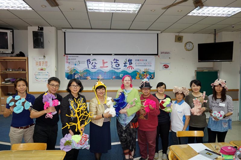 編織海洋環保夢 英環保行動藝術家到高雄市立楠梓特殊學校手作編織海洋