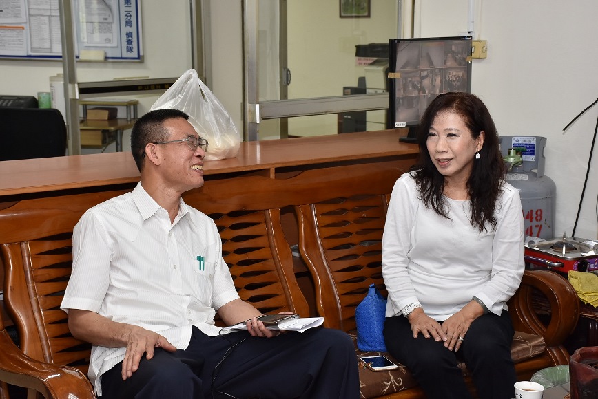 三民二分局速破超商強盜案 黃淑美議員頒贈破案慰問金