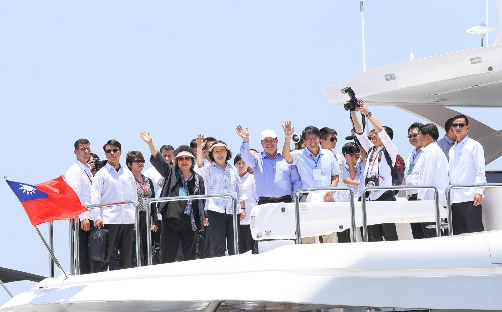 總統蔡英文、高雄陳菊市長陪同巴拉圭總統卡提斯參訪亞洲新灣區