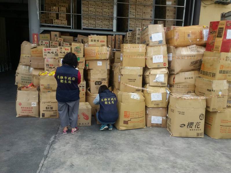 高雄市政府衛生局說明裕榮公司蝦味先等產品回收處置情形