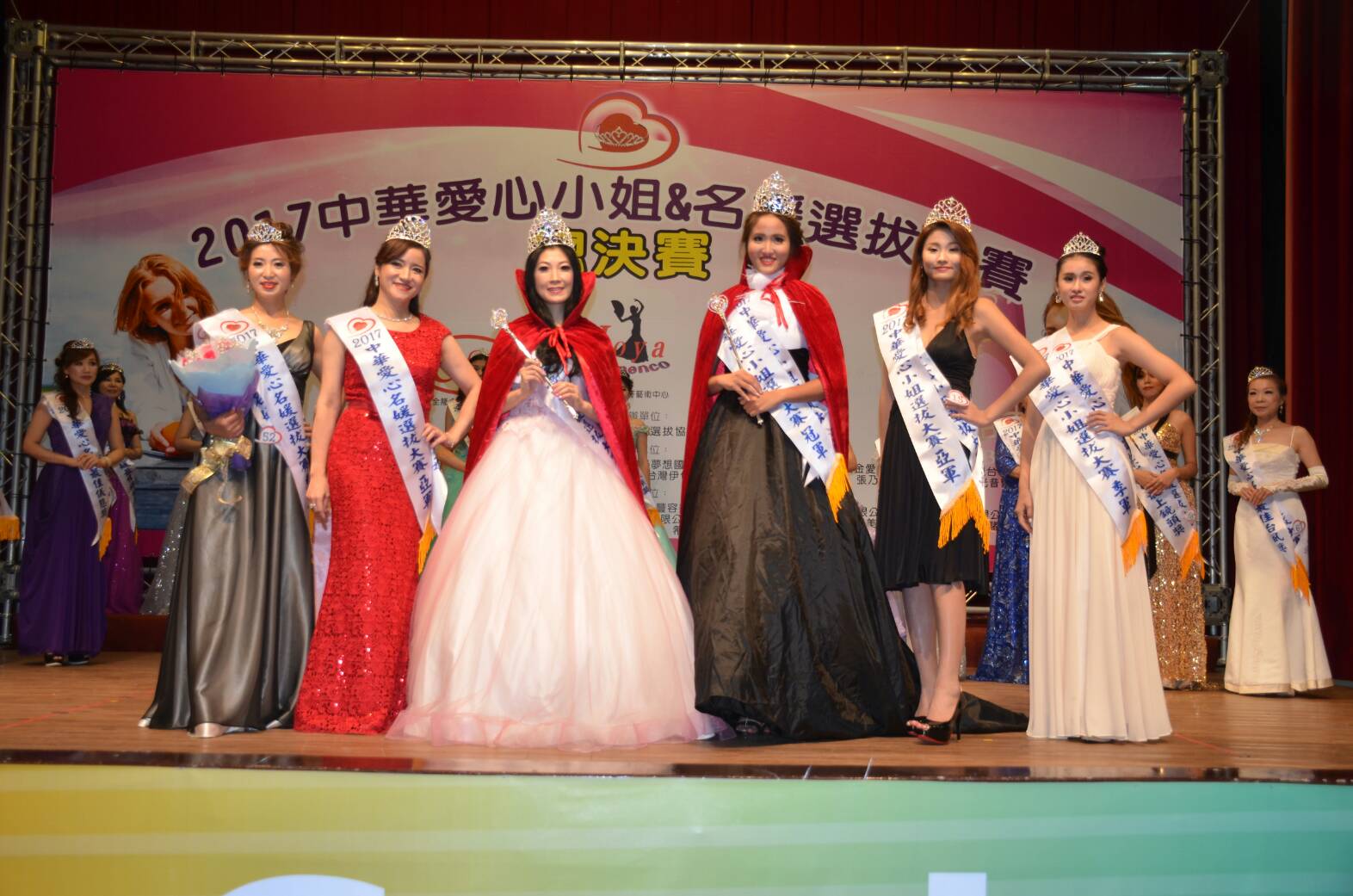 高雄市立空大玫瑰廳 佳麗如雲顯愛心