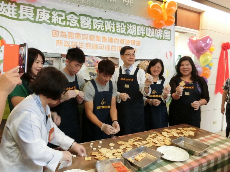 高雄市議會採買長庚庇護工場中秋禮盒 力挺弱勢市民