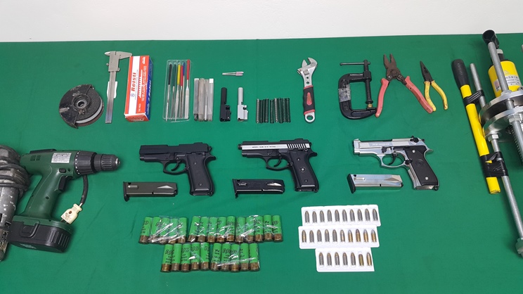 三民二分局、刑警局偵八大隊、湖內分局查獲甫出獄即又改造槍械案 父母垂淚