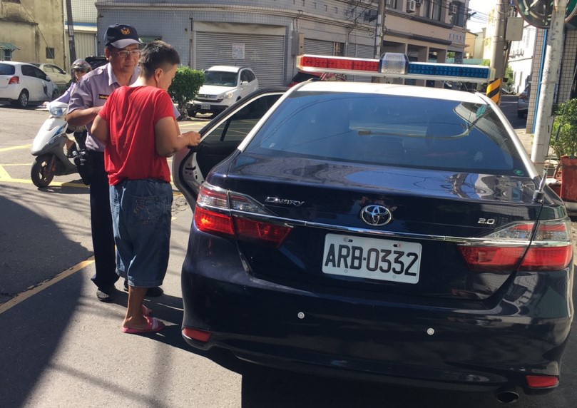 仁武分局大社警員吳鴻昇、謝惠娟協助迷失老嫗返家 （新聞三則）