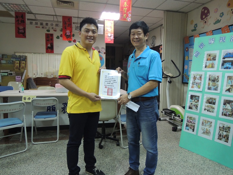 山達基參與社區刮痧、義剪、薩克斯風演奏、身心舒壓及愛心義賣、摸彩活動