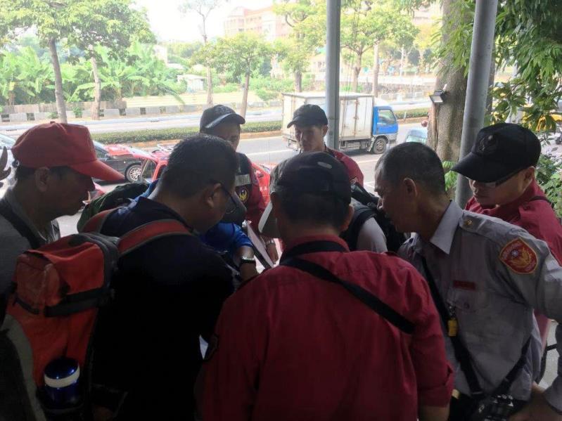 老伯登半屏山迷路 左營分局警消兵分二路救援