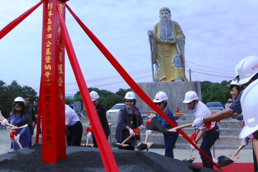 高雄市長陳菊：提供舒適的追思空間  杉林區第四公墓暨納骨塔新設工程破土