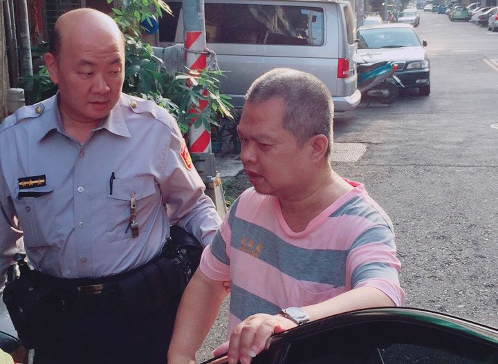 身心障礙男子迷途 鼓山分局龍華所警員郭恒嘉、徐英哲熱心助返家