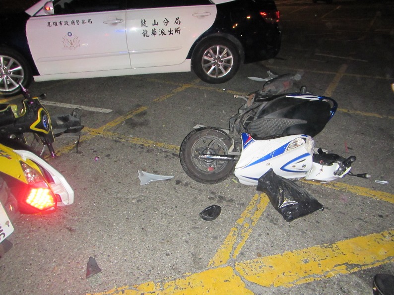 轉彎車未禮讓直行車 高雄市鼓山區兩騎士互撞發生死亡車禍