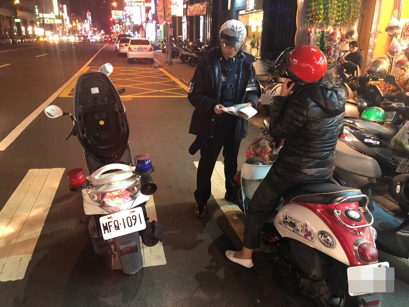 確保行人路權 三民二分局保護行人路權專案 加強違規取締及宣導