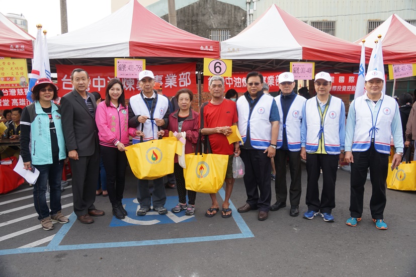 中油公司煉製事業部與大寮區公所辦「愛在大寮寒冬送暖」聯合濟助活動