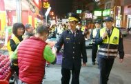 仁武分局長梁東山親自主持治安宣導 澄觀所舉辦大遊行與民眾近距離互動