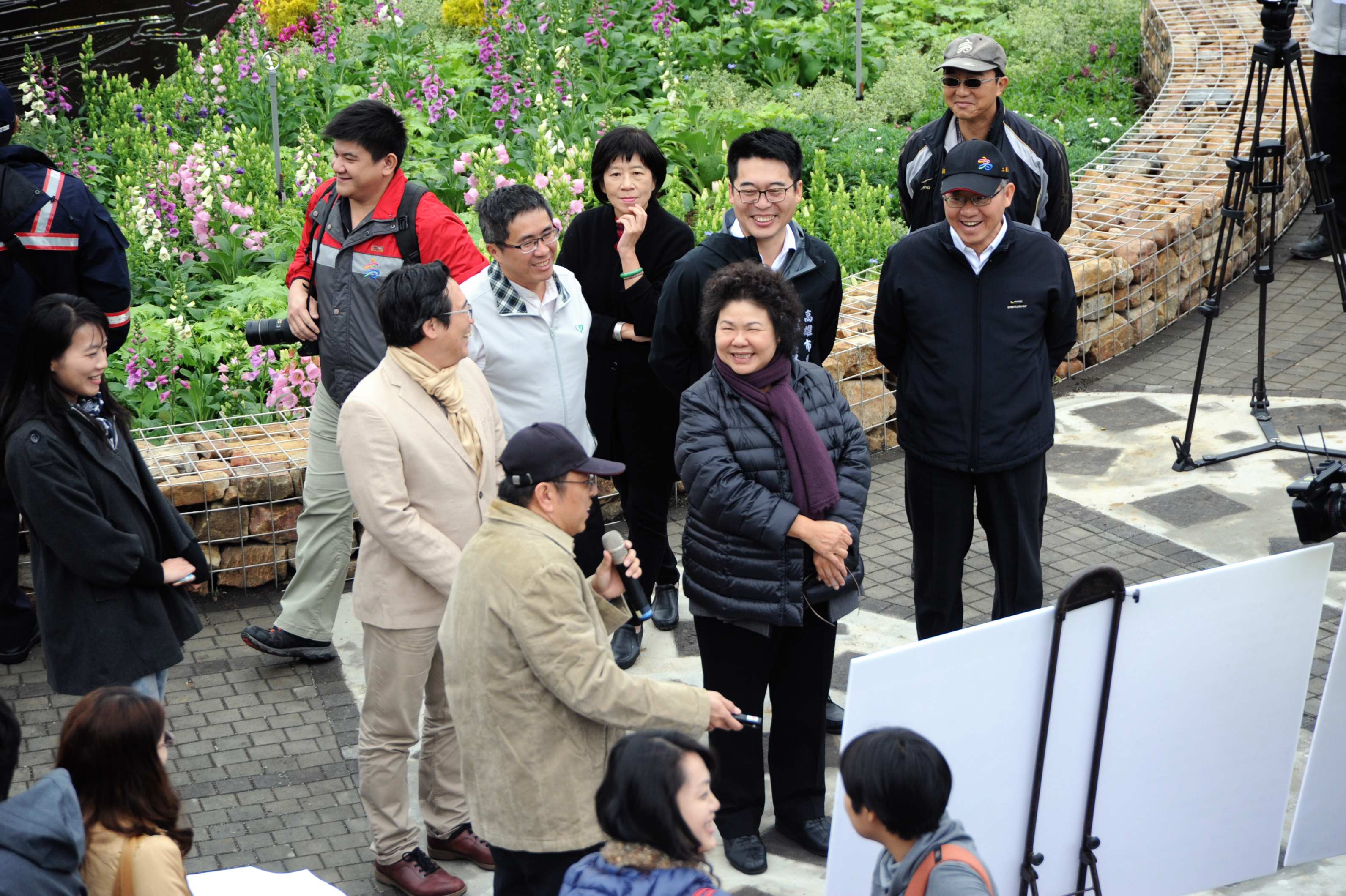 高雄市長陳菊視察雙湖公園 盼繽紛花海翻轉覆鼎金