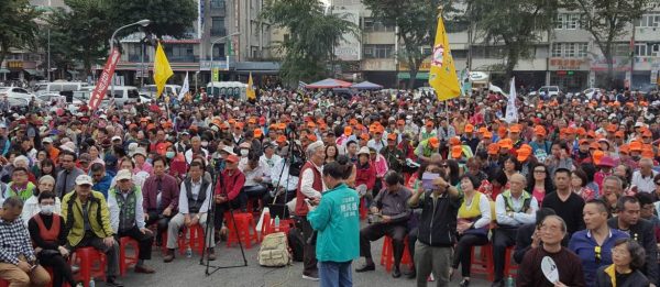 立法委員陳其邁高雄演講會 表達參選高雄市長決心 數千支持者熱烈歡呼