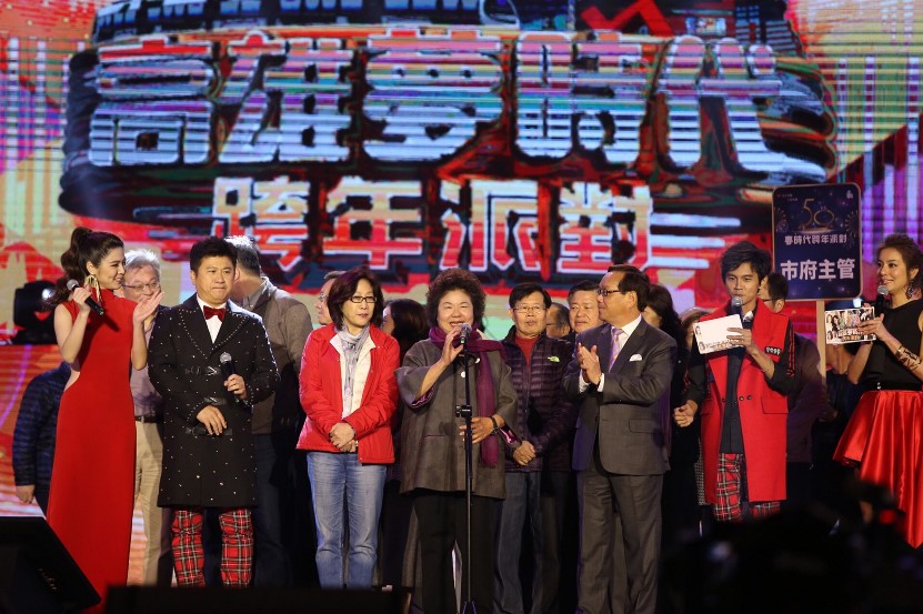 高雄時代大道跨年破72萬人 市長陳菊祈願2018充滿希望