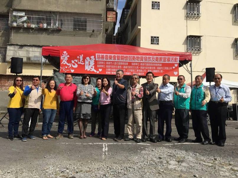 議員黃淑美辦公益活動 三民二分局黃文哲分局長親自參與關懷弱勢愛心送暖