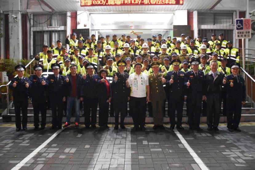 安維勤務寒風中起跑 仁武警分局要達成「治安平穩，交通順暢、民眾安心」目標