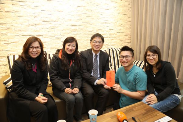 農曆年前探視0206重建戶 李孟諺市長：沒放棄人生 激勵社會上更多的人