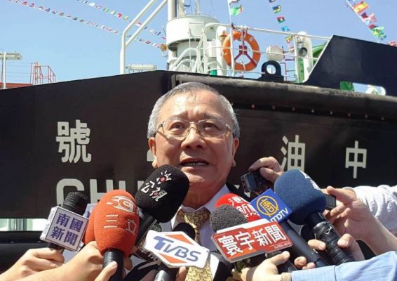 中油董事長戴謙主持首航典禮接受記者訪問