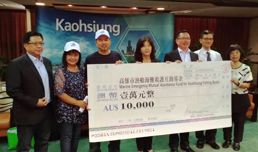 越裔美國公民跨海千里為求報恩 捐款挹注高雄市漁船海難救護互助基金